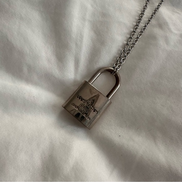 Louis Vuitton Silver Lock Vintage Necklace - Picture 3 of 4